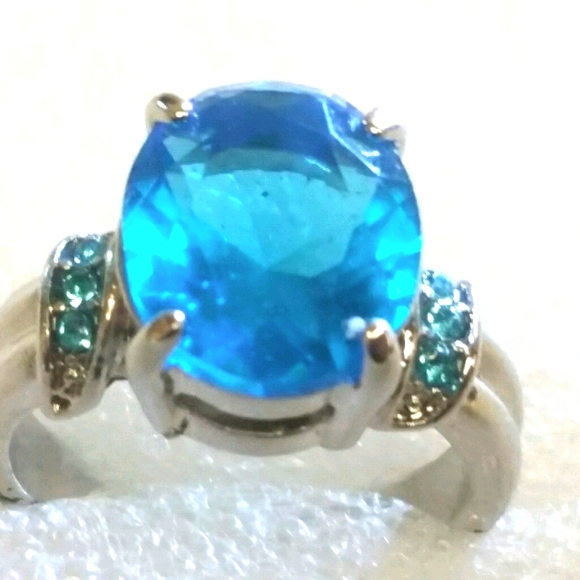 Blue topaz silver ring - Picture 2 of 9